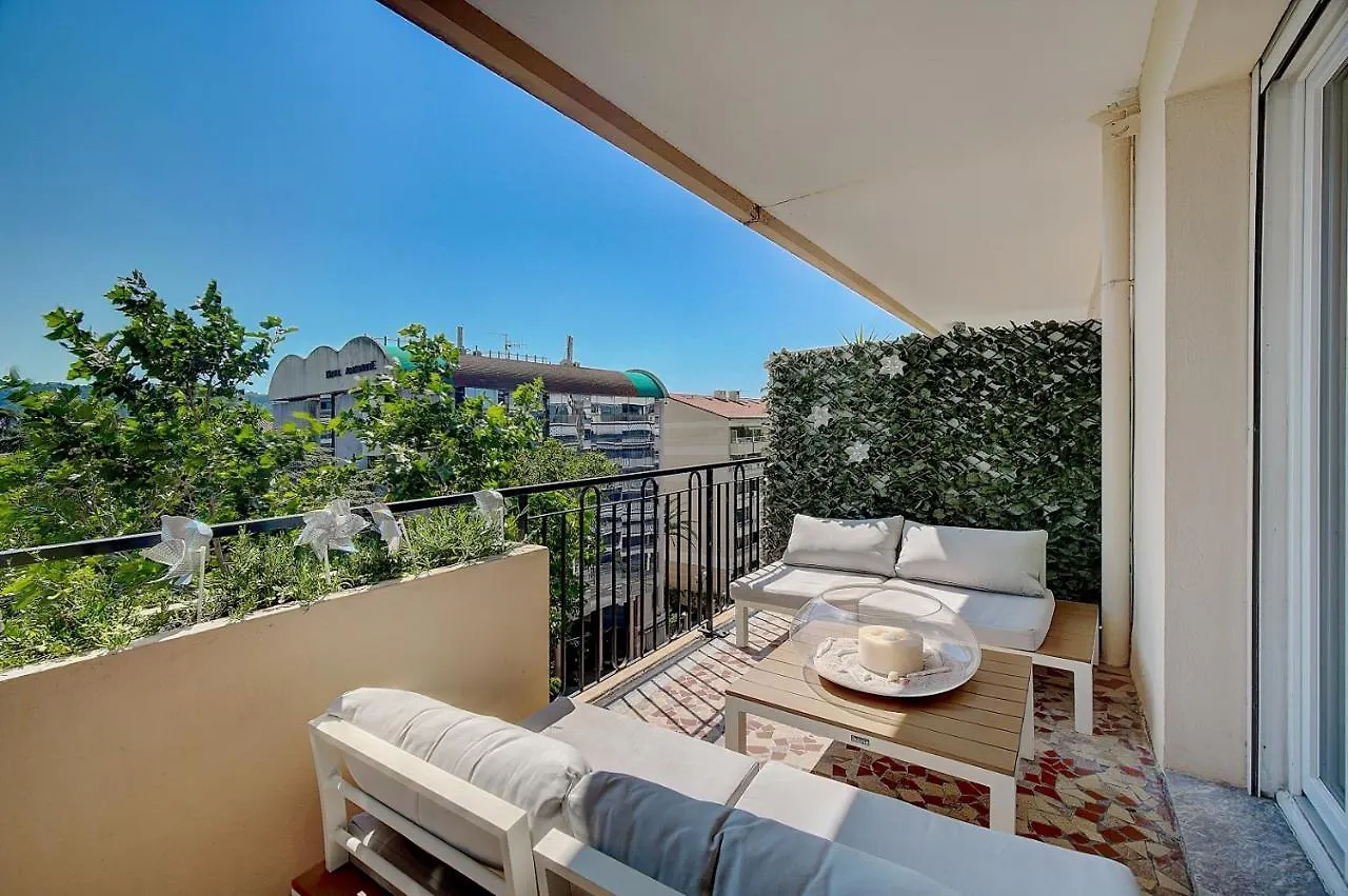 Elisa - Traversant - Terrasse - Verrière Côte d'Azur Cannes
